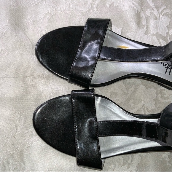 Sam & Libby Black Patent Faux Leather Open Toe 2.5” Wedge Sandals 8.5 - Picture 7 of 9